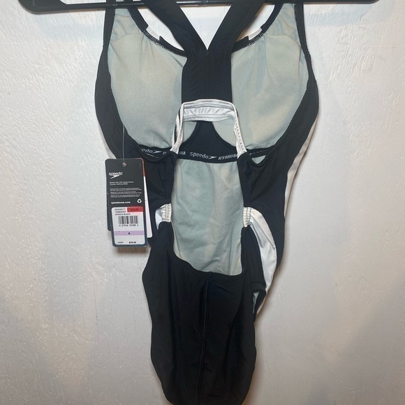 Speedo size 6 women’s bathing suit black with white design - Picture 4 of 10